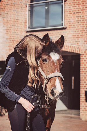 anniebrunt25254
