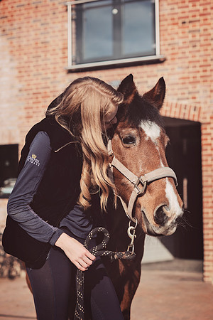 anniebrunt25256