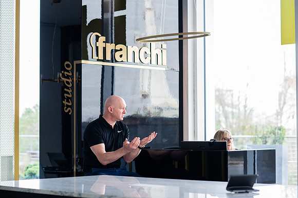 franchistudio21043